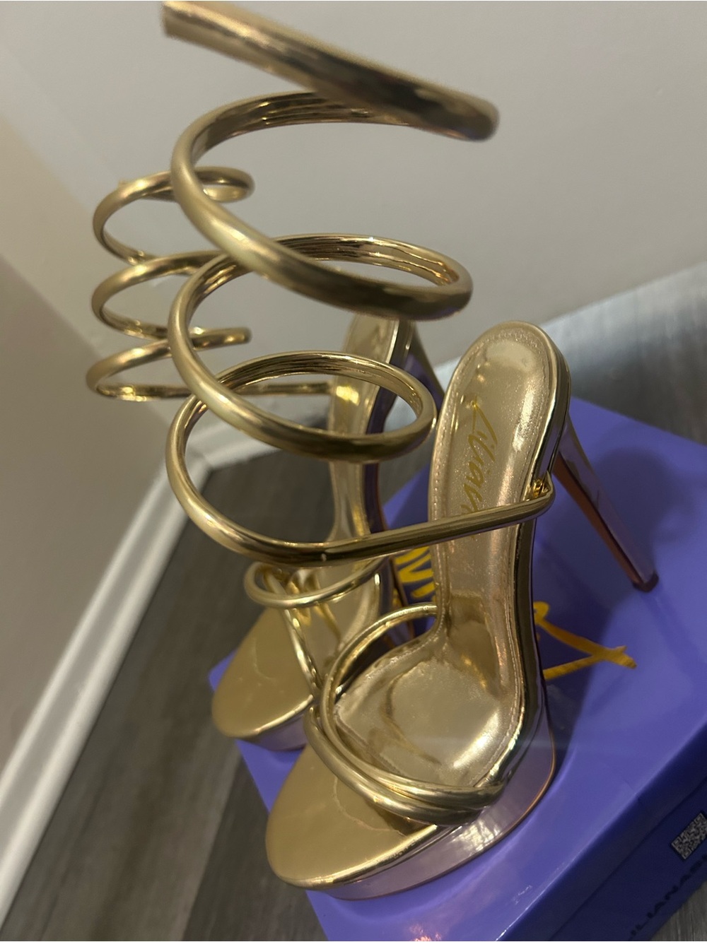 Liliana Women’s Gold Spiral Ankle Strap High Heel GREAT Condition Worn Once Sz8